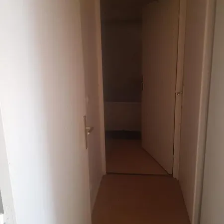 Claude Dupond شقة *